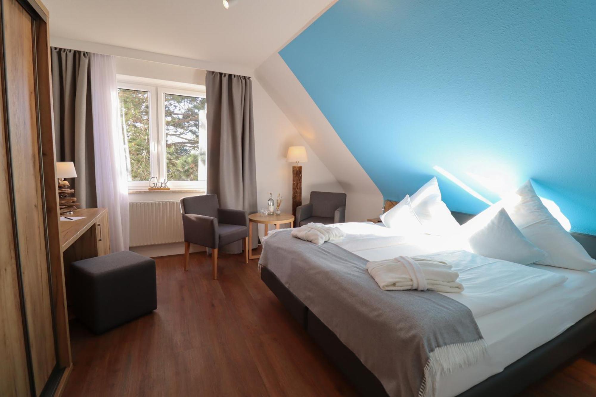 Kleine Glueck - Adults Only 3*